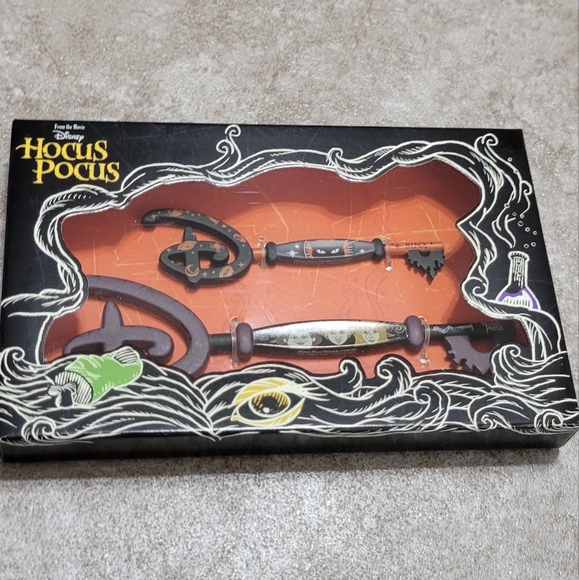 Disney Other - 2/$25 Hocus Pocus Keys Collector Set of 2 Disney Store Collection Movie NEW
